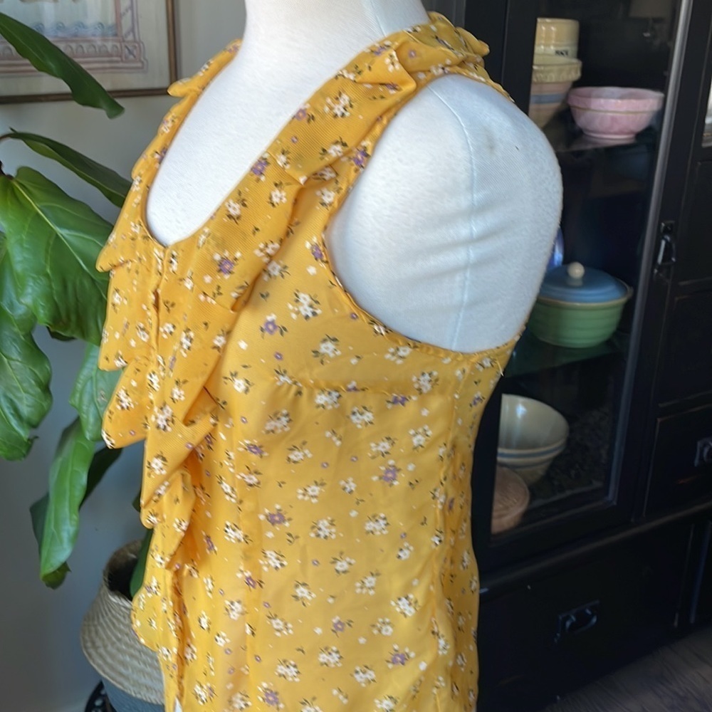 Flirty Summer Ruffly Sleeveless Top - Picture 3 of 8